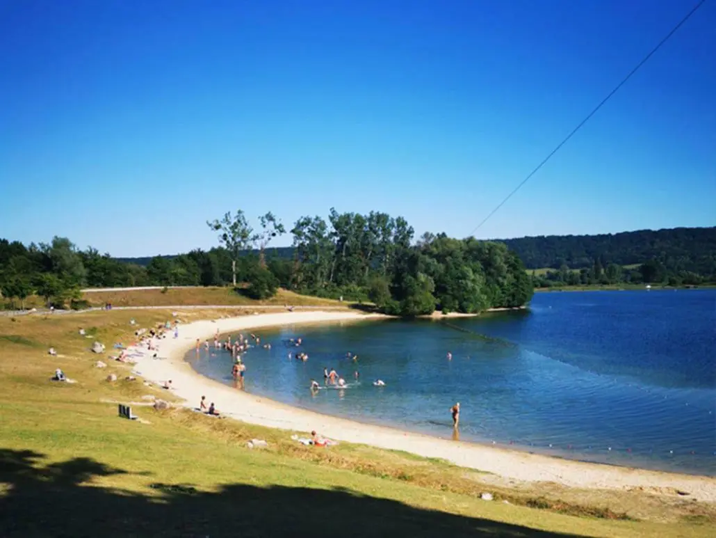 Plage et lac de la base de loisirs de Jumièges
