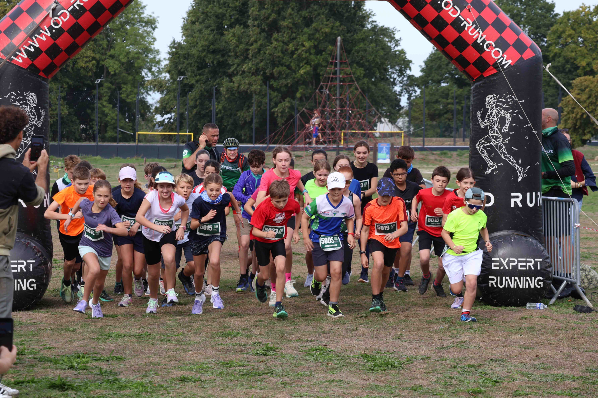 Les pelotons au départ et sur le parcours, photo 1